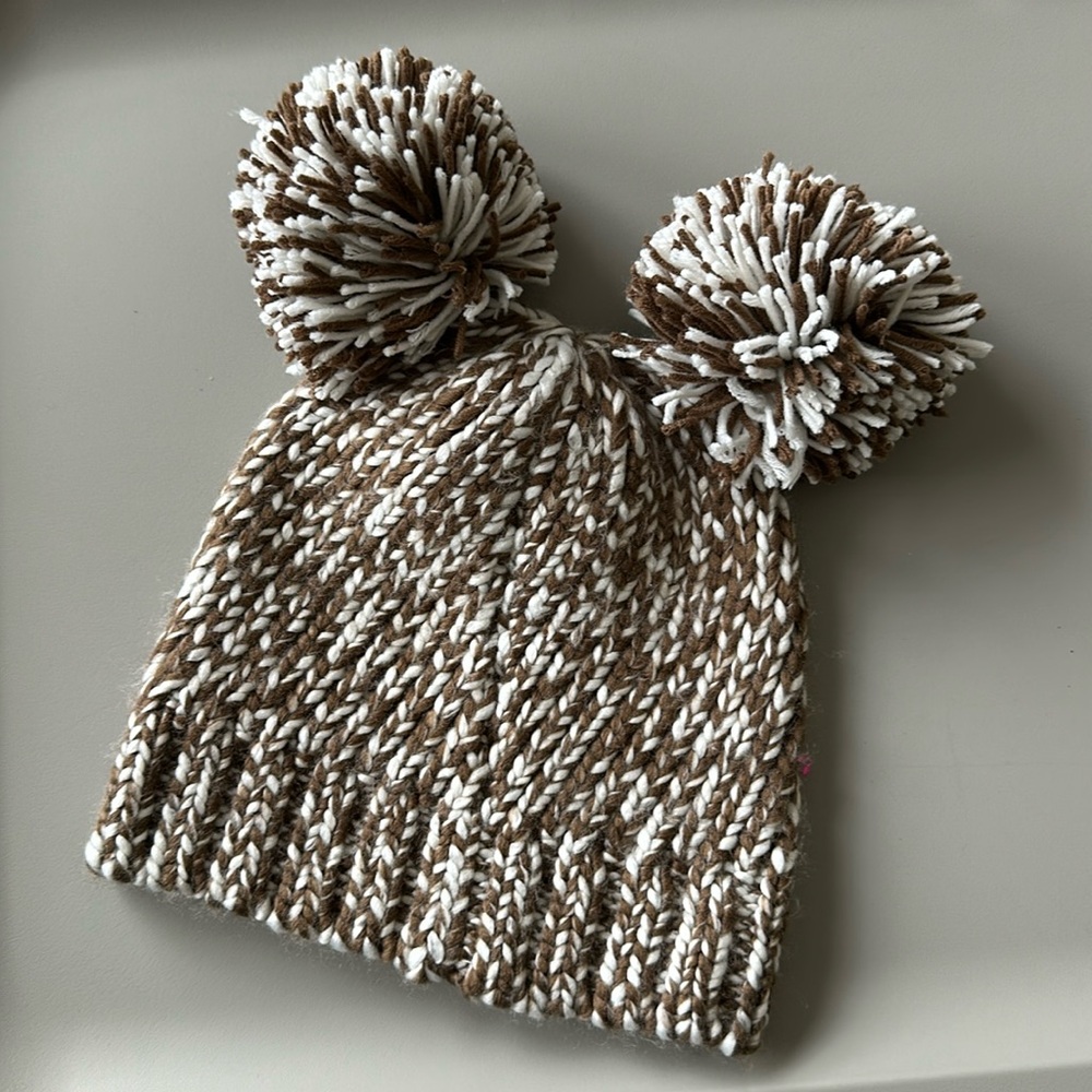NWOT Baby Double Pom Beanie 4-5